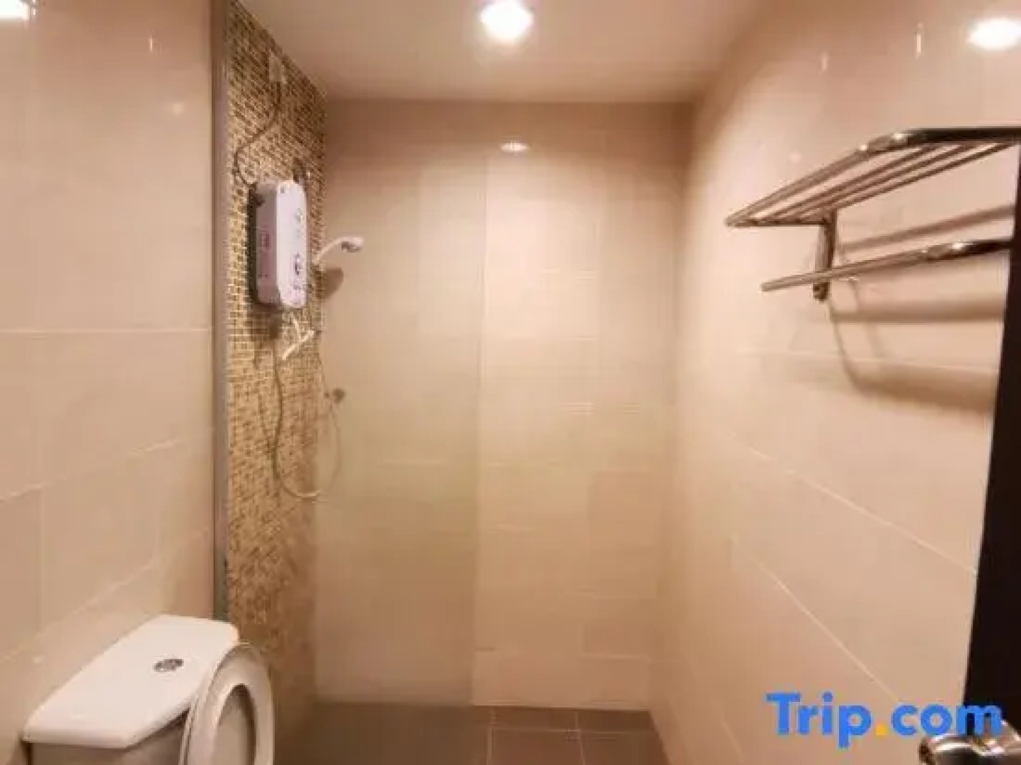 Spacious & Homey Apartment at Marina Island by JoMy Homestay