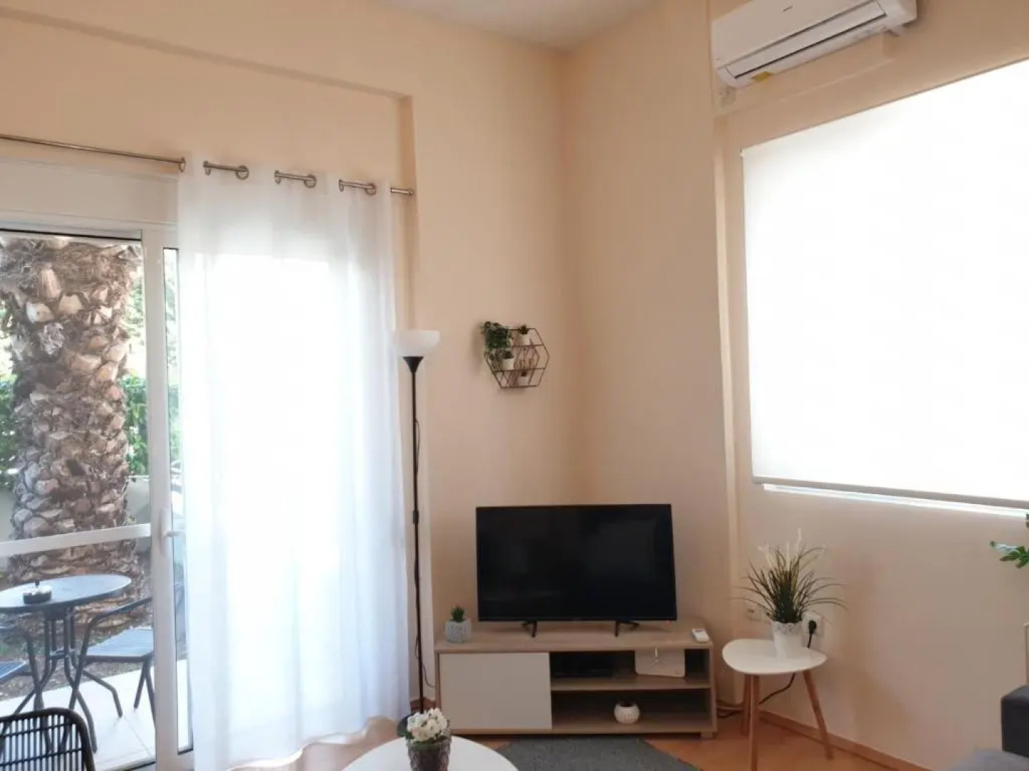 Elegant Glyfada Apartment-private Garden-Near METRO