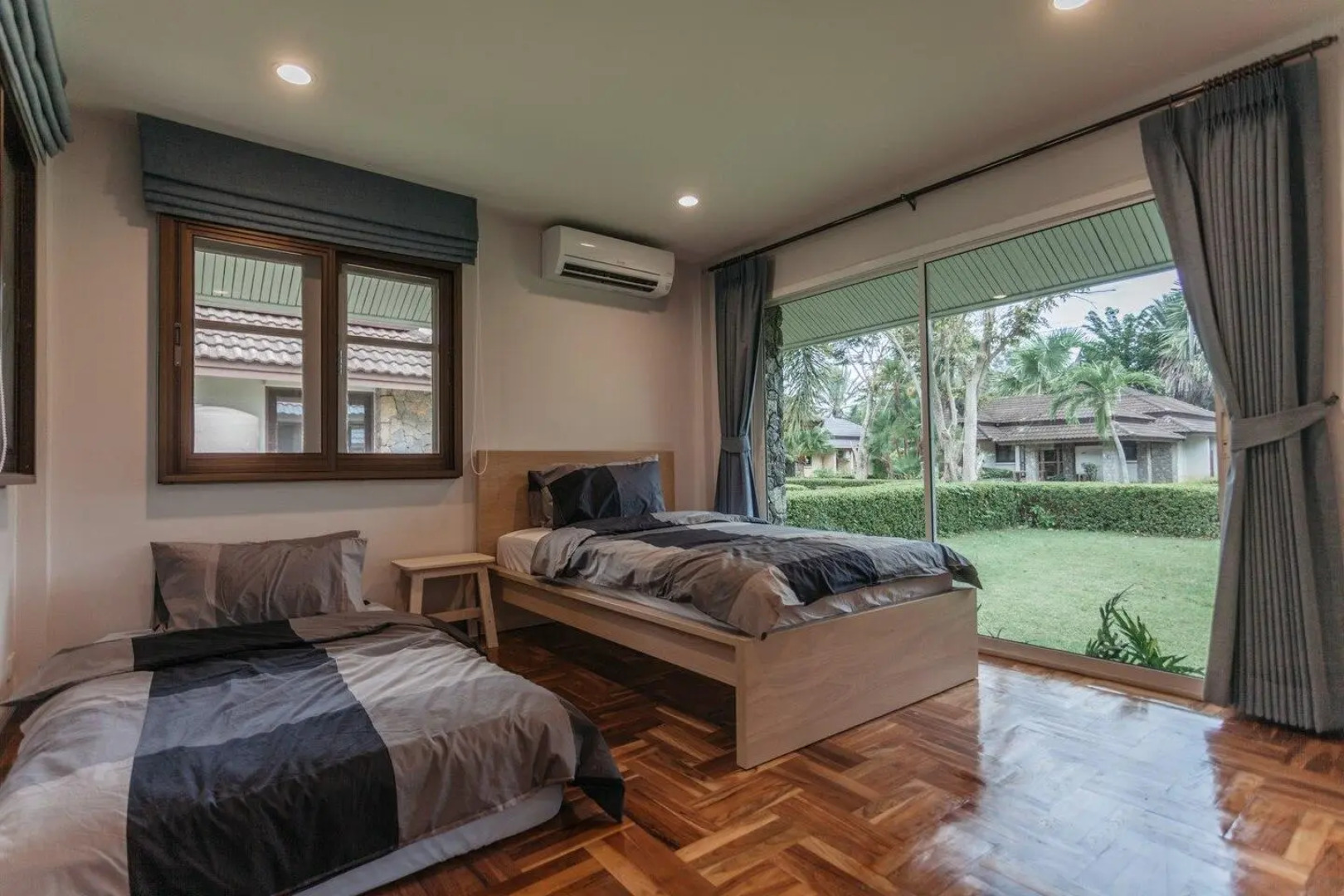 F5 3 Bed Rooms Beach house, full kitchen