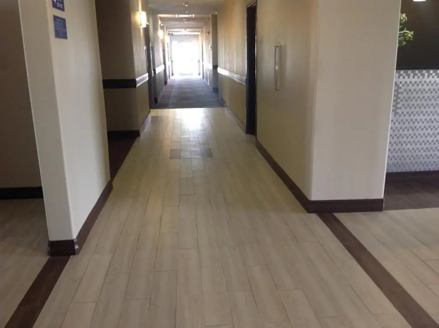 La Plaza Inn & Suites