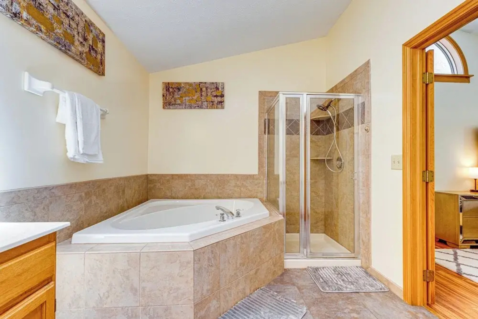 Families Welcome: Lake-view Home, 2 Mi to Gahanna!