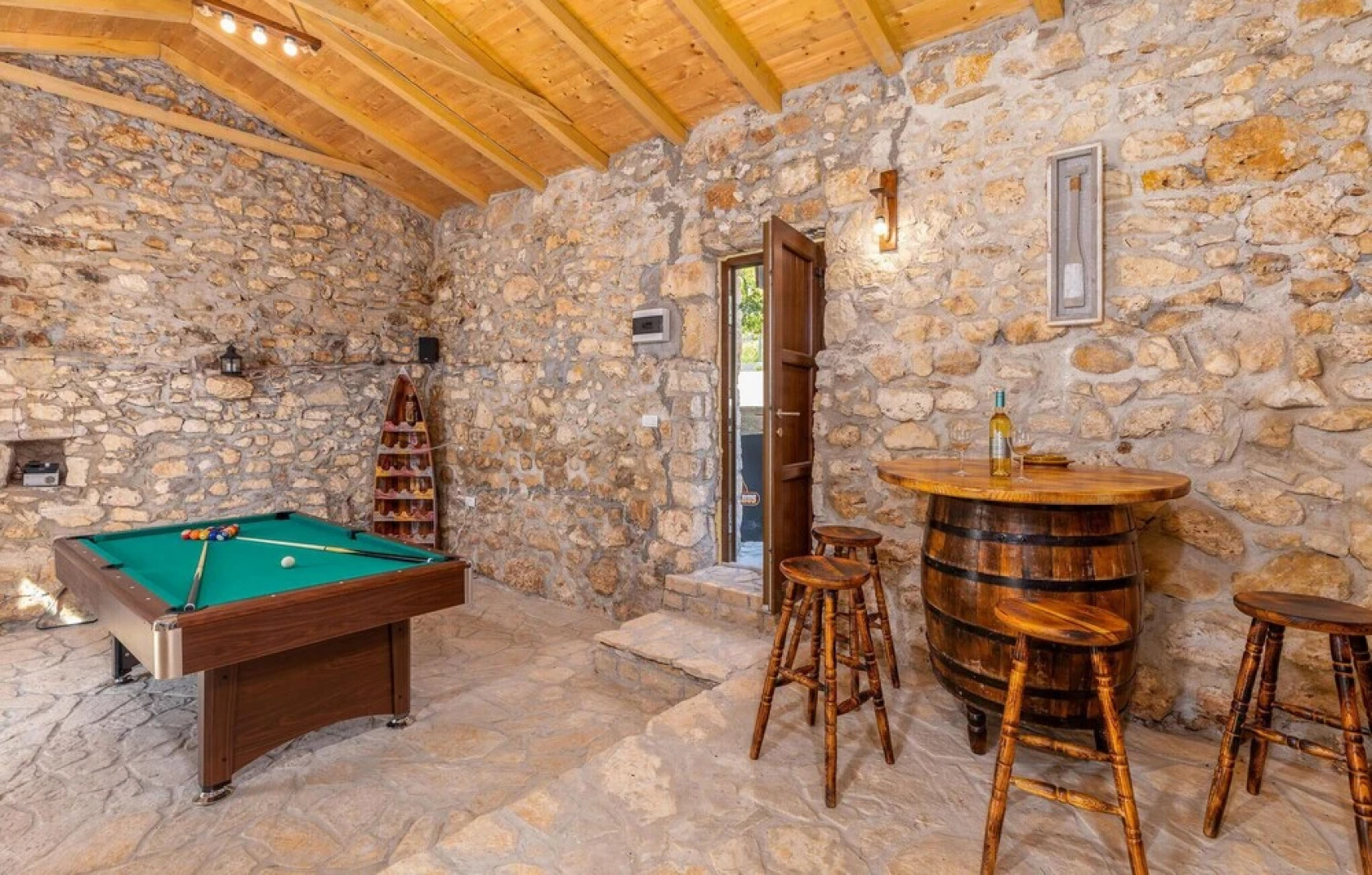 Beautiful Home in Koromacno With Wifi, Heated Swimming Pool and 6 Bedrooms