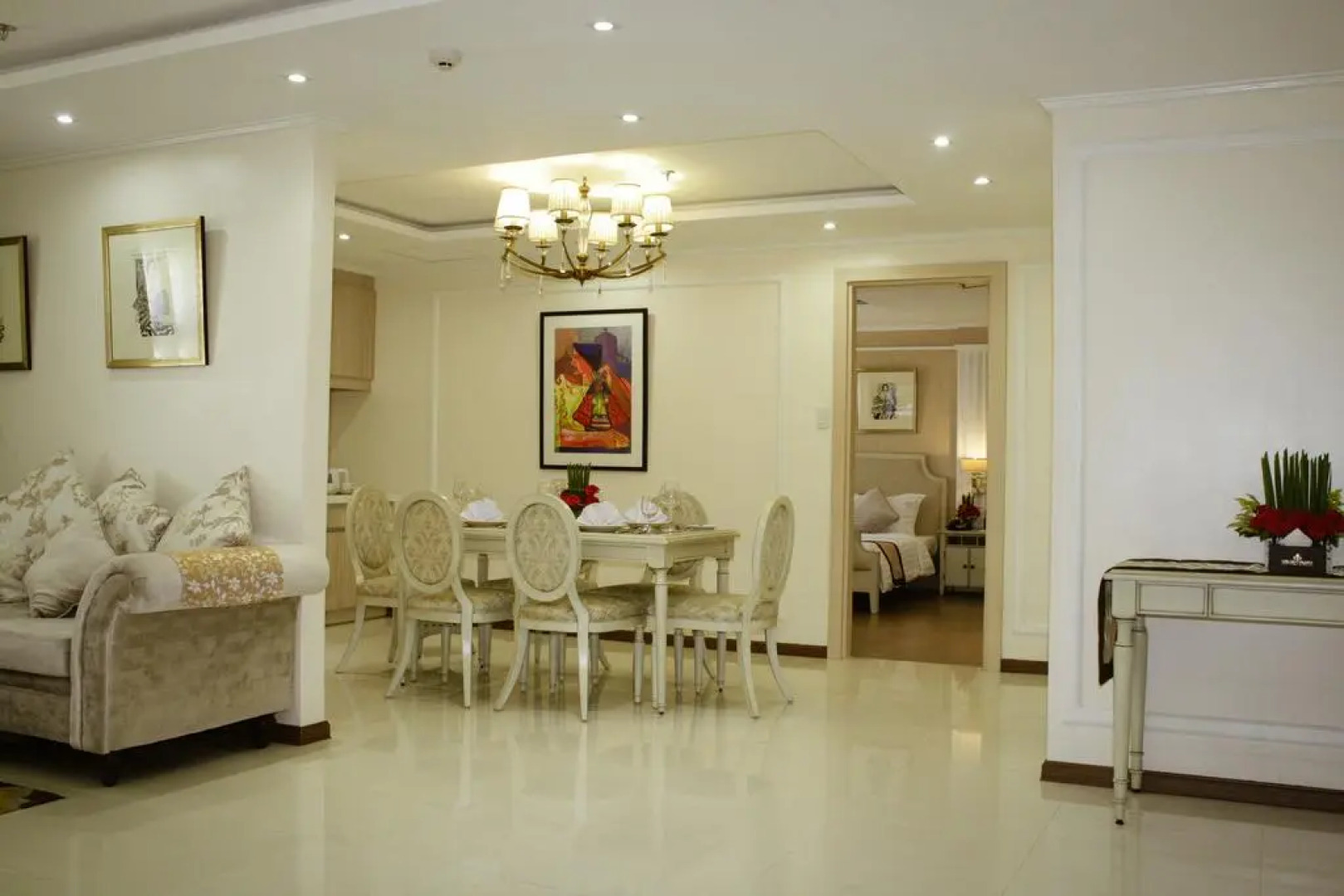 Golden Prince Hotel and Suites