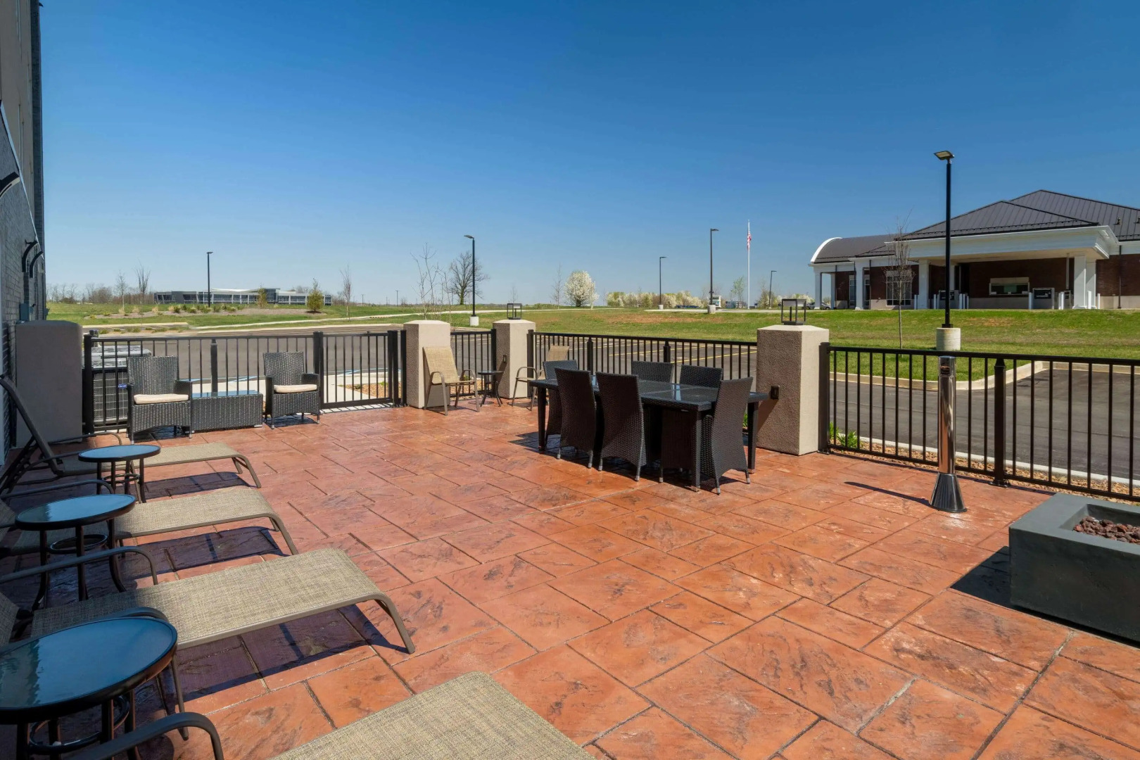 La Quinta Inn & Suites by Wyndham Louisville NE/Old Henry Rd