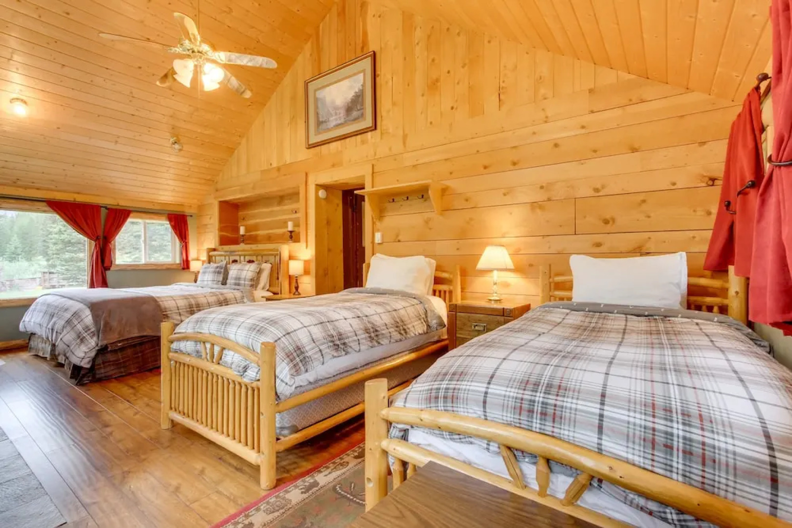 Creekside Silver Gate Getaway w/ Fireplace!