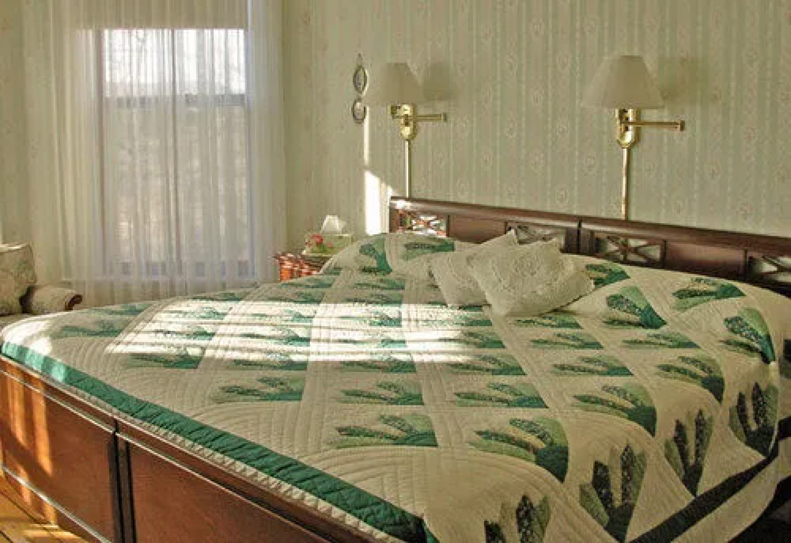 Florentine Manor Bed & Breakfast