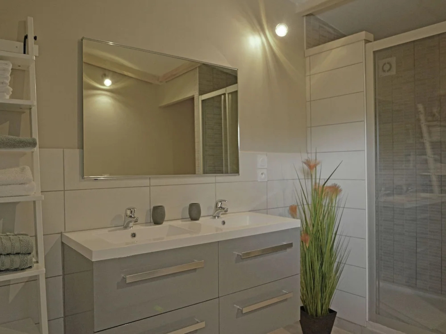 Sun-kissed Villa in Carpentras With Swimming Pool