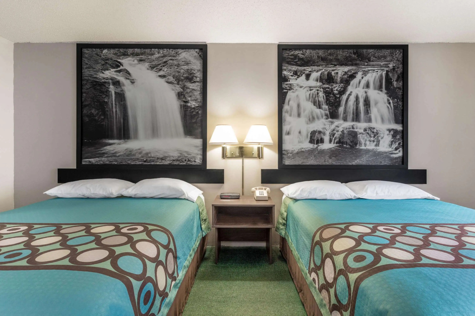 Super 8 by Wyndham Reedsburg