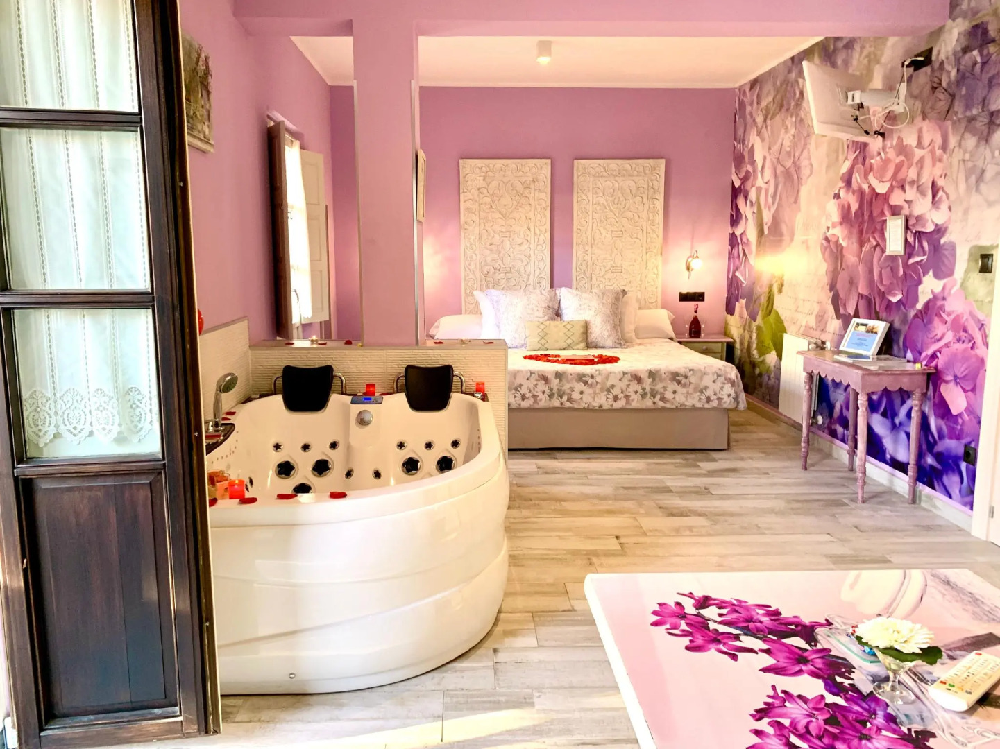 Suites con Jacuzzi Santillana