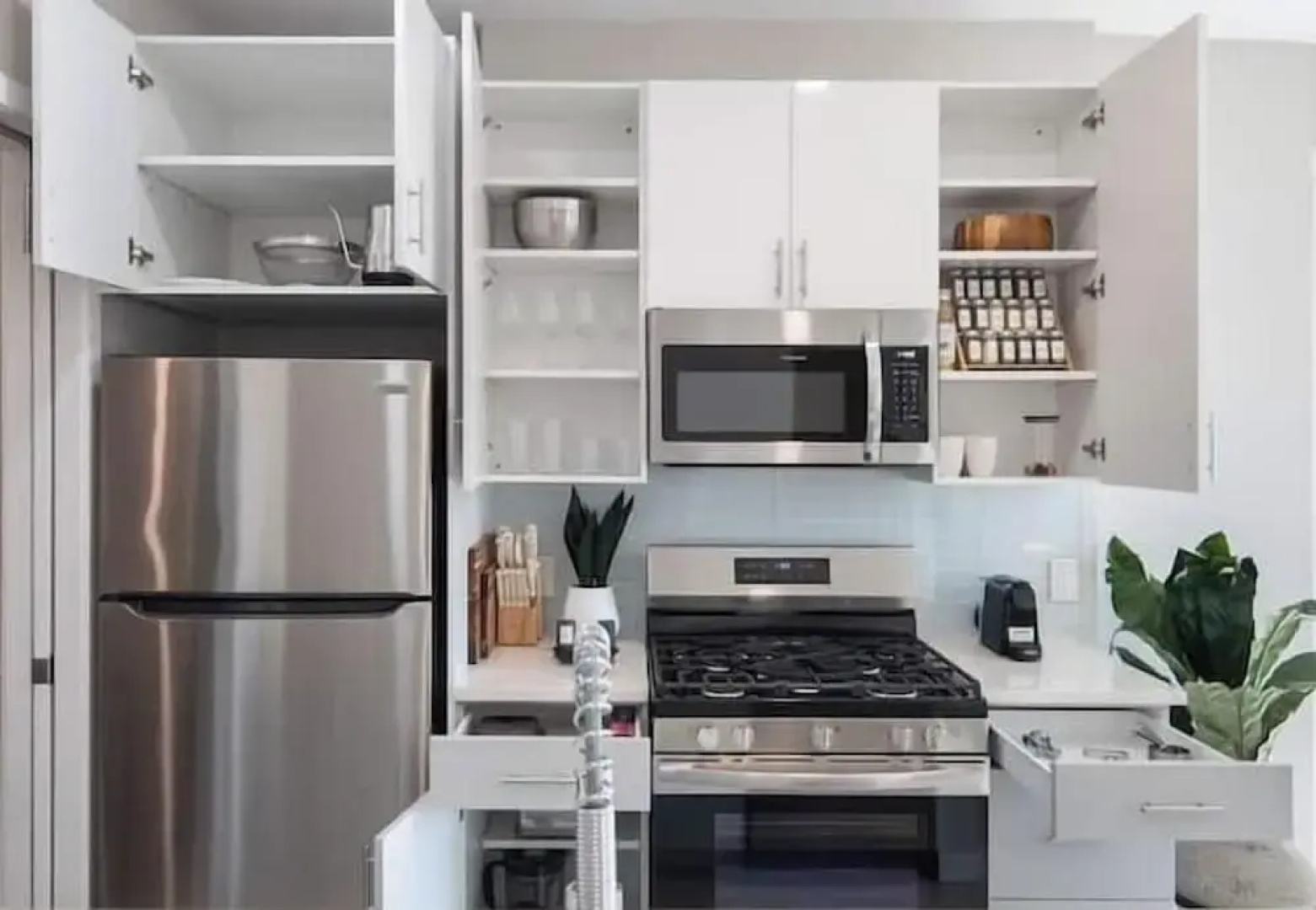 Luxury Furnished Apartments by Hyatus Downtown at Yale