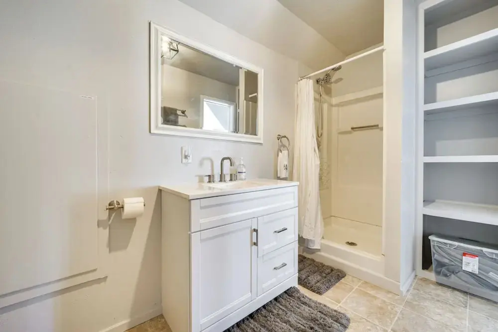 'dolorable' Home w/ Yard - Walk to River!