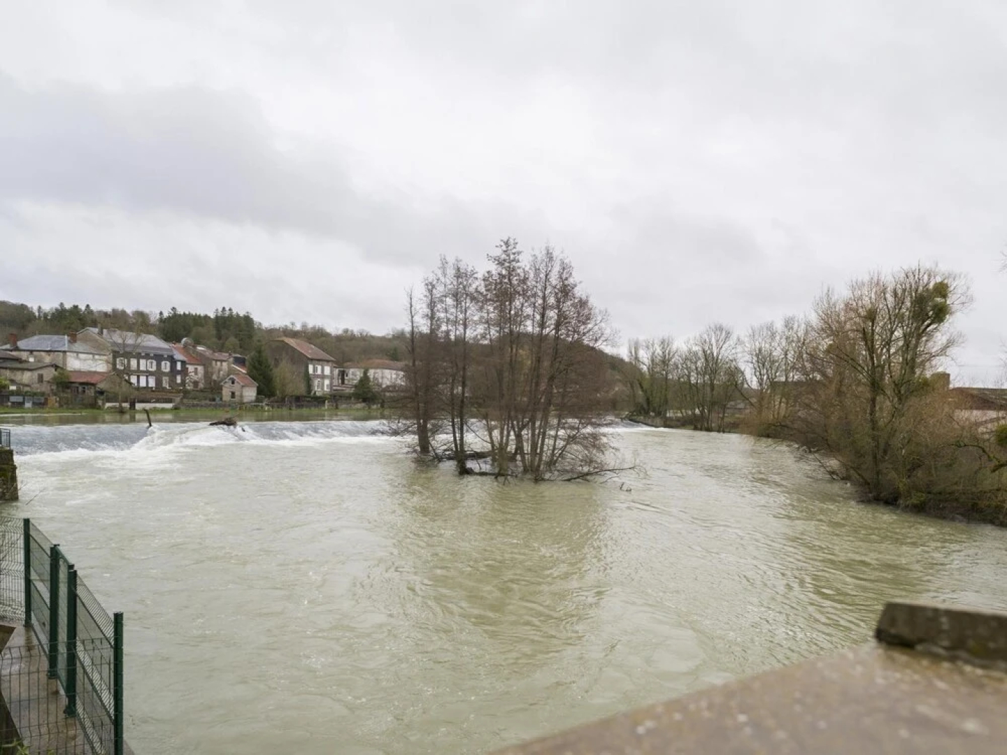 Ravishing Holiday Home in Dun-sur-meuse Near Joset Alain