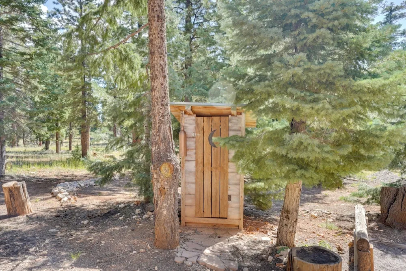 Spacious Duck Creek Village Cabin w/ Hot Tub!