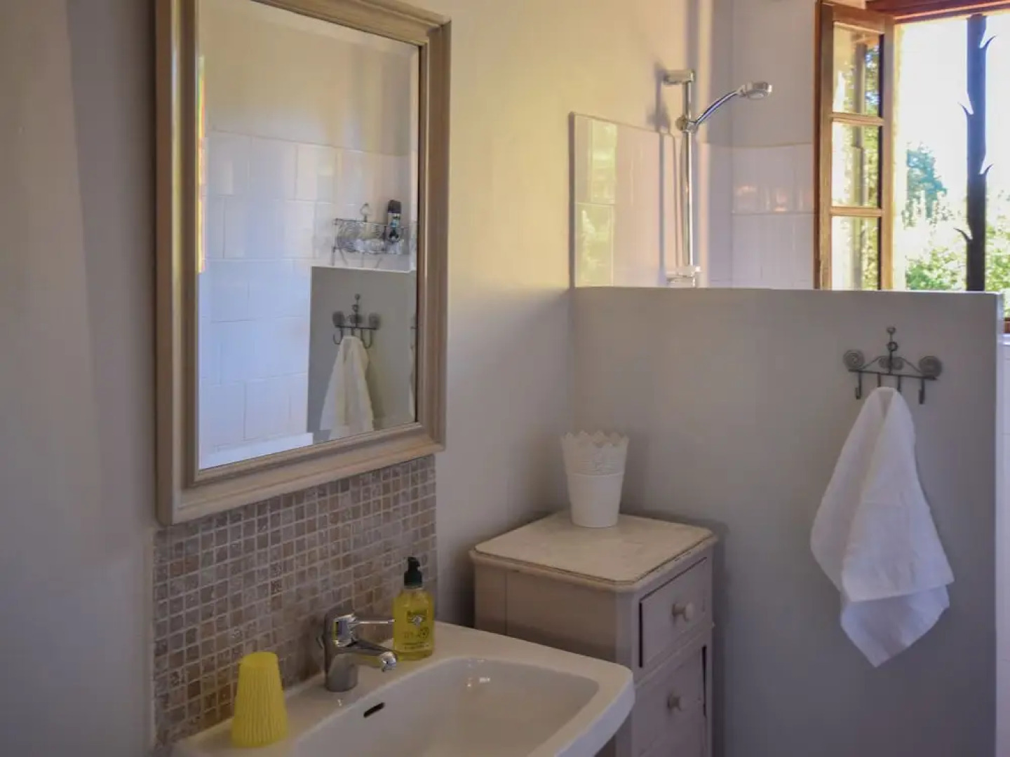 Charming Holiday Home With Deckchairs, Garden, Terrace, BBQ