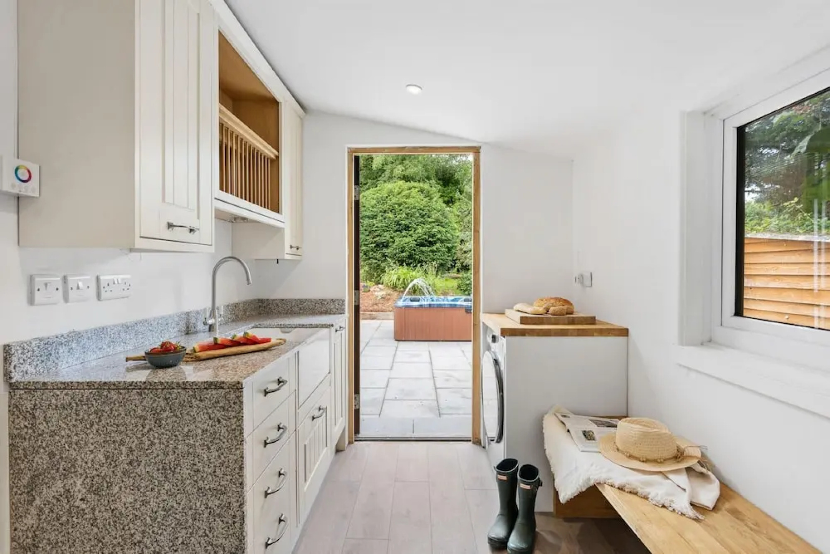 Bramblewood - Cosy Chic hot tub Close to Beach