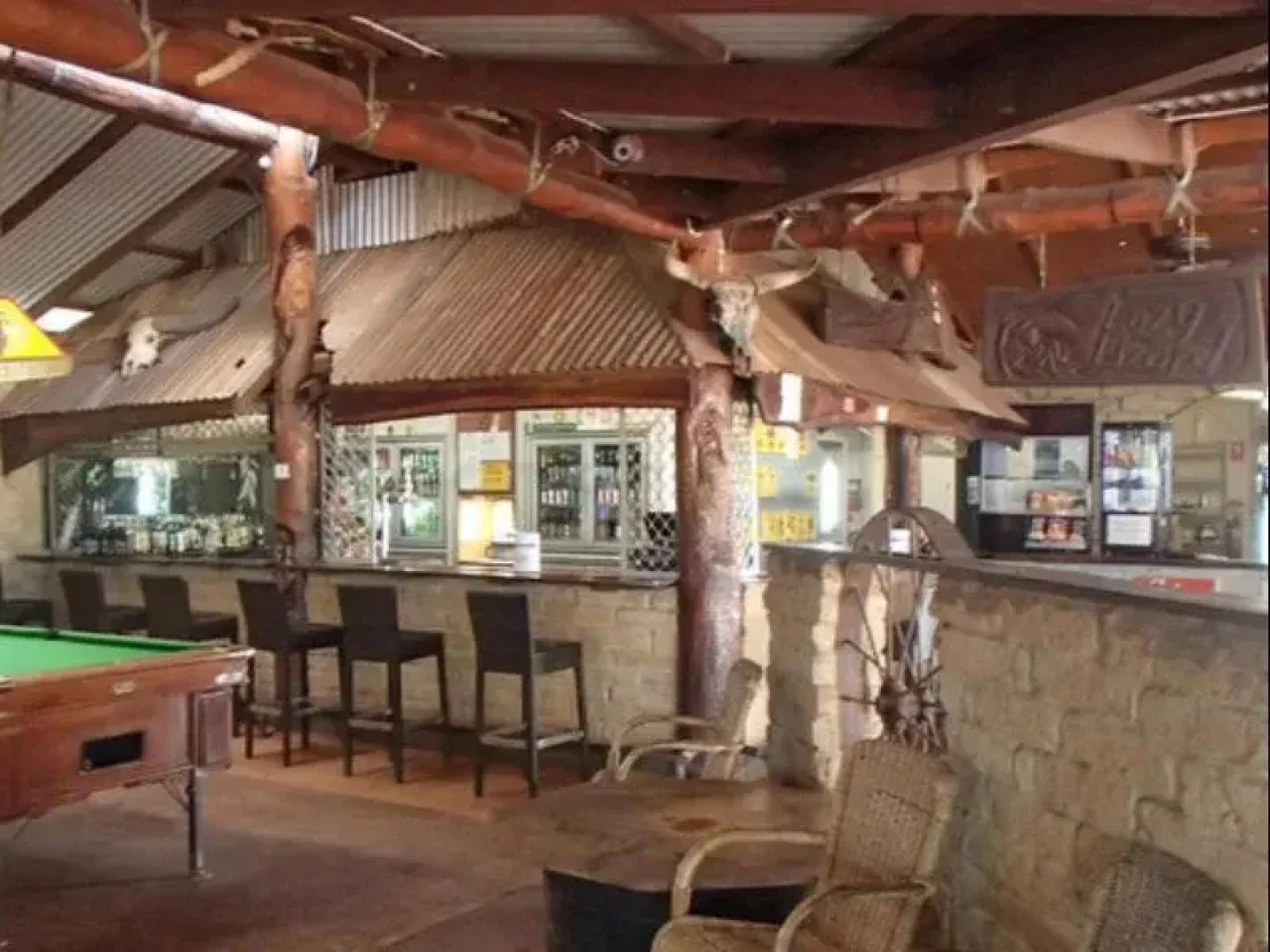 Lazy Lizard Tavern and Caravan Park Cabins