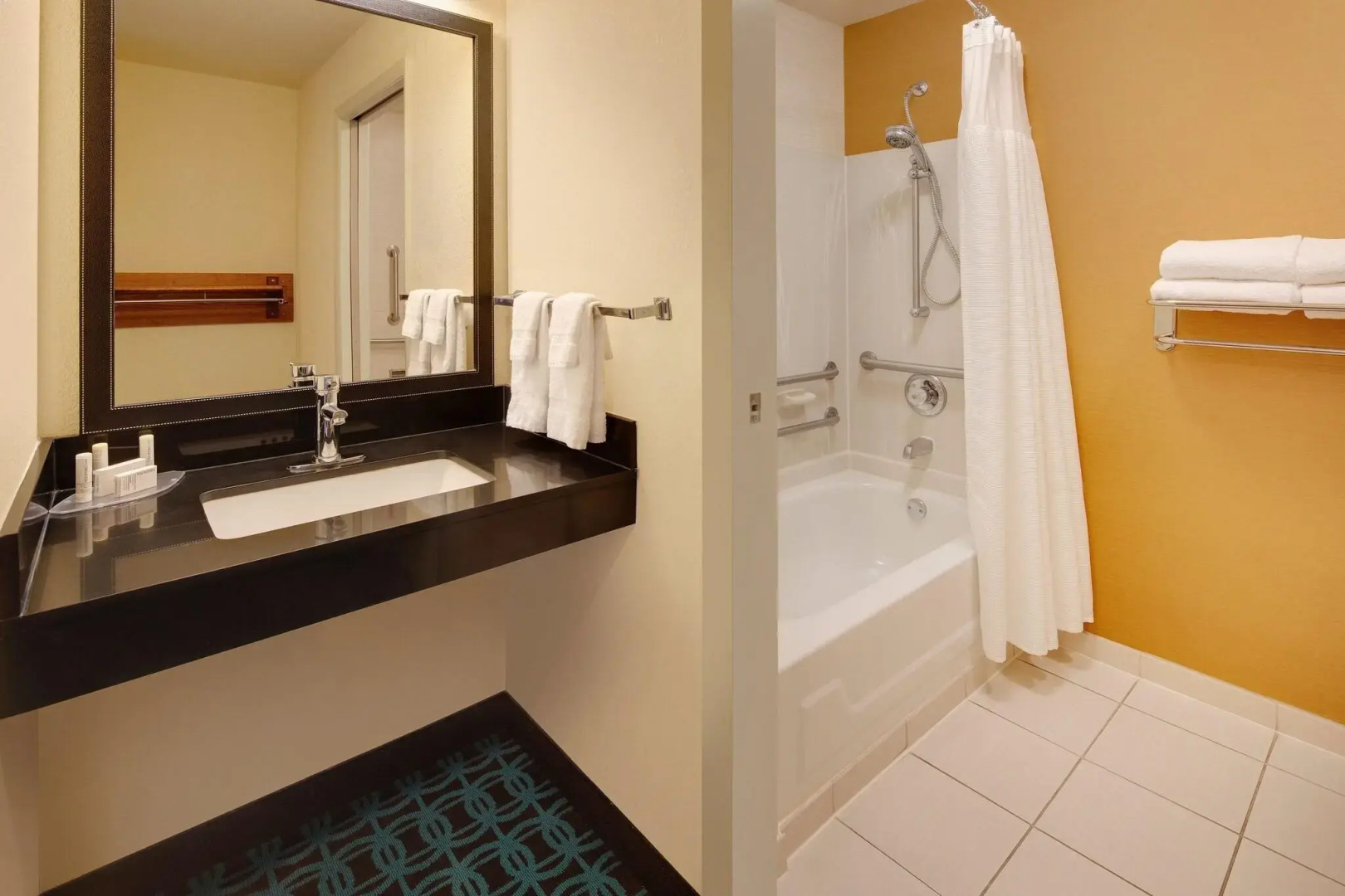 Fairfield Inn and Suites by Marriott Indianapolis Airport