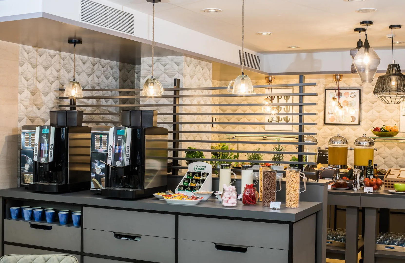 Отель Leonardo Hotel Barcelona Gran Via