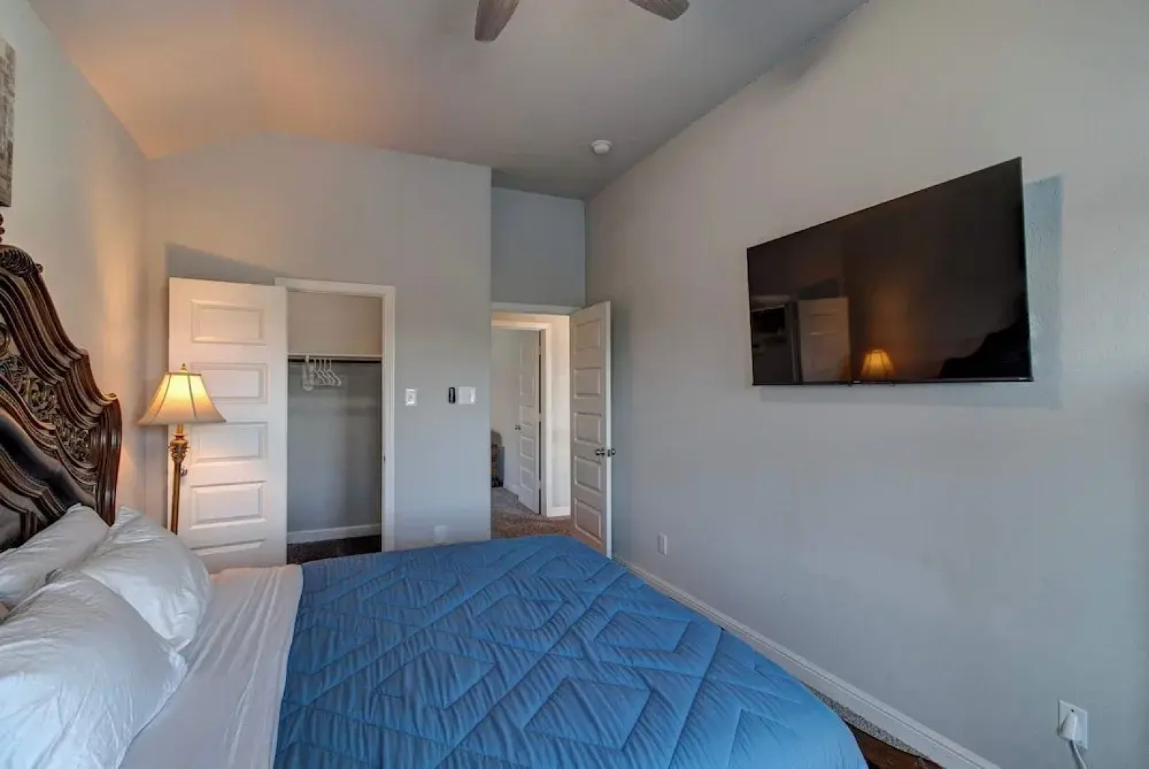 Lakeview Mansion A Chic Estate