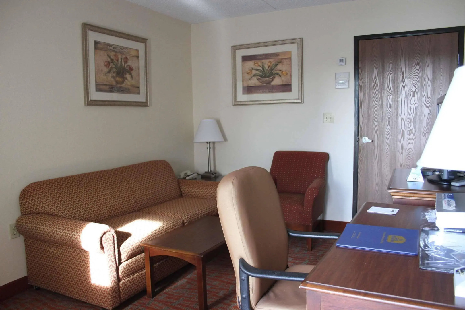 MHO Inn & Suites