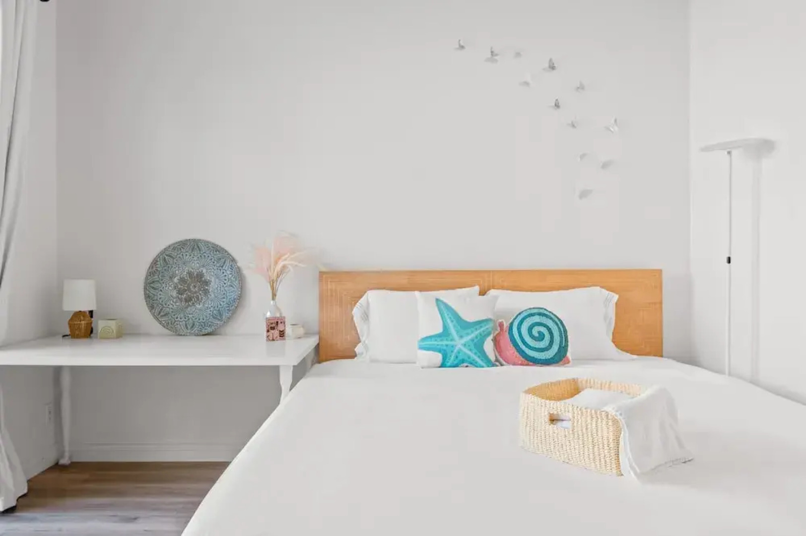 Private Entry Suite w Patio Bath Kitchenette