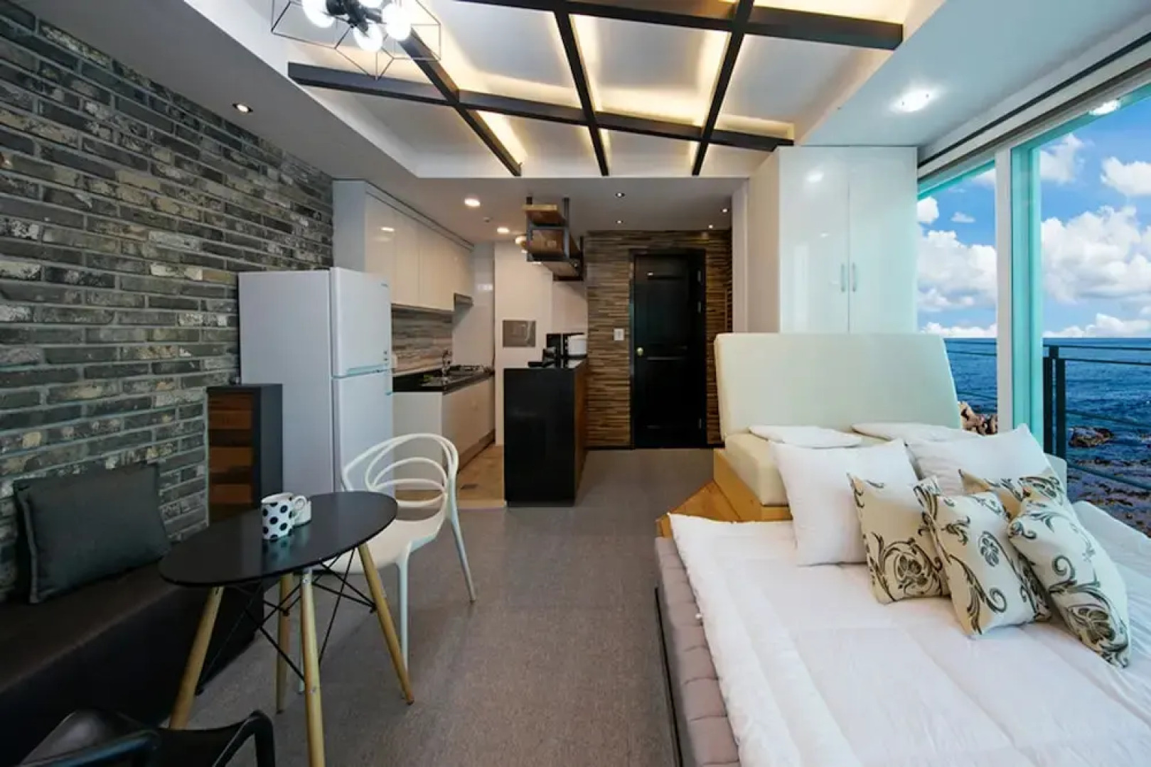 Pohang Couple Stone Pension