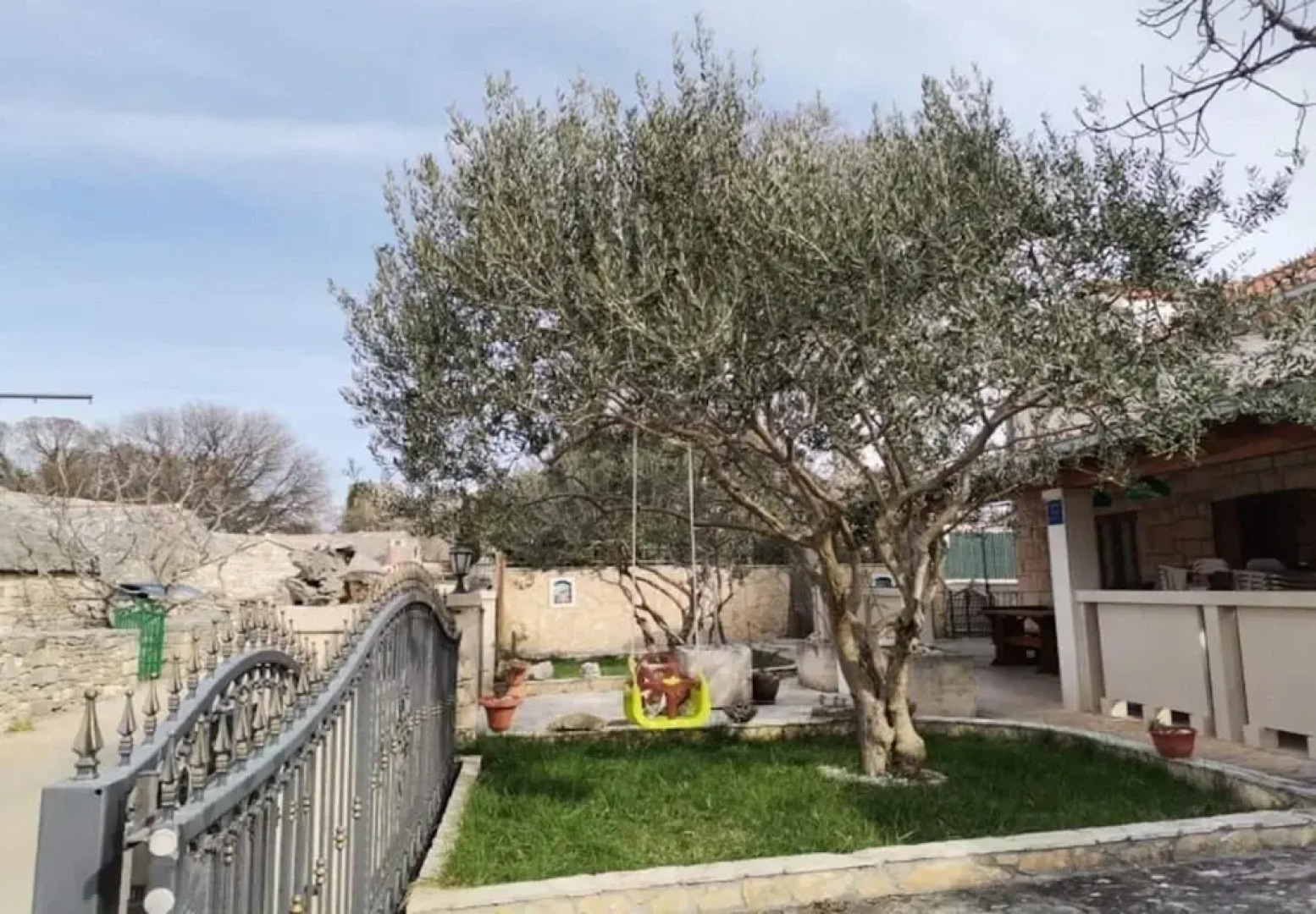 Niksi - With Pool - H