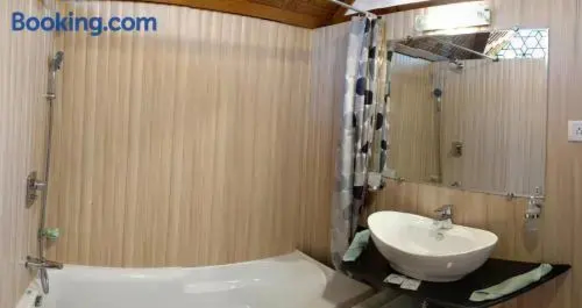 New Zenith Group of Houseboats