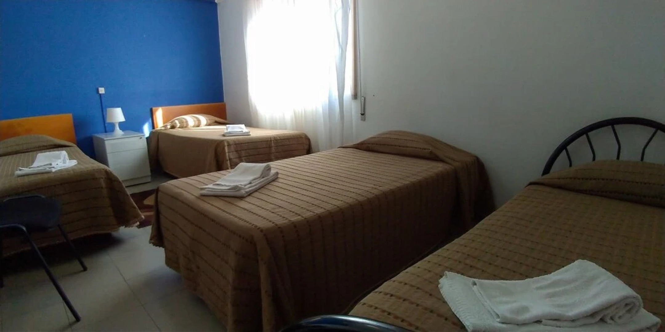 E-Nove Lounge Hostel Caffe