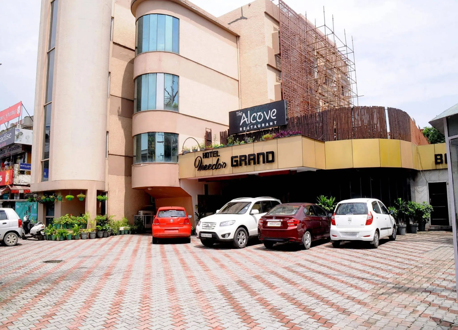 OYO 16006 Hotel Meedo's Grand