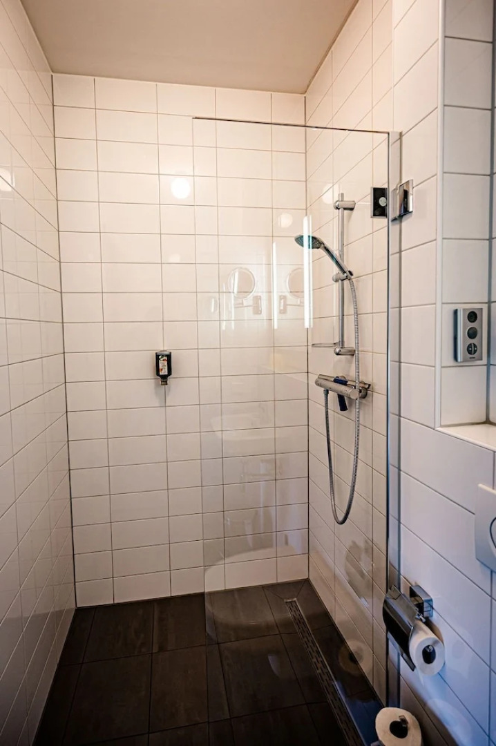 Tiny Parks Cast Away