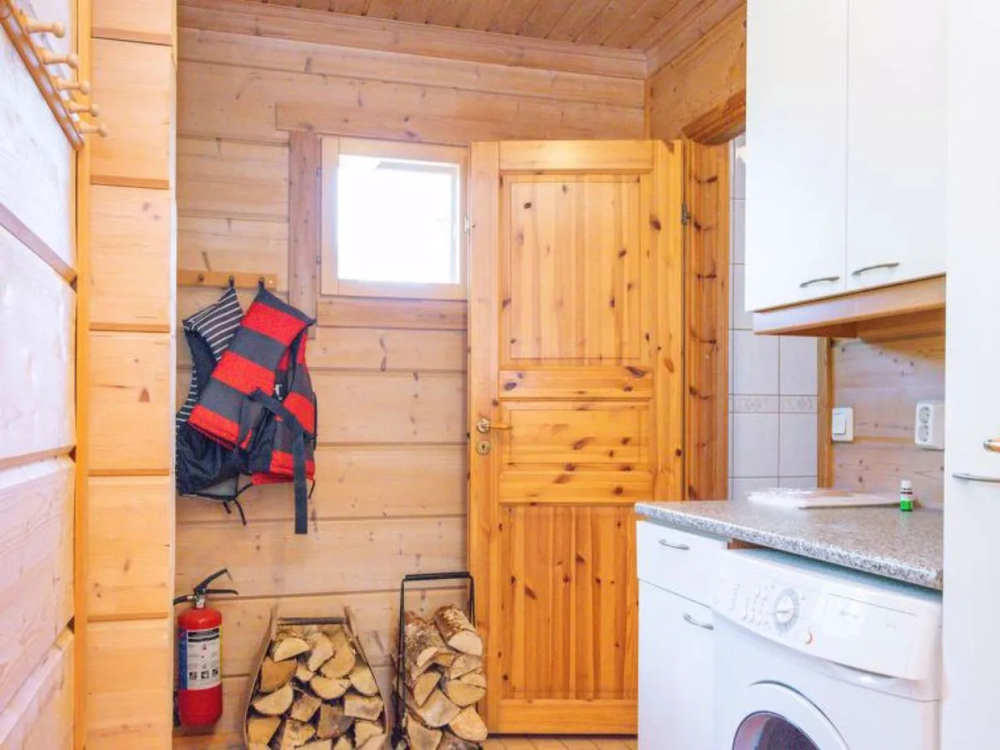 Hot pool cottage ainu
