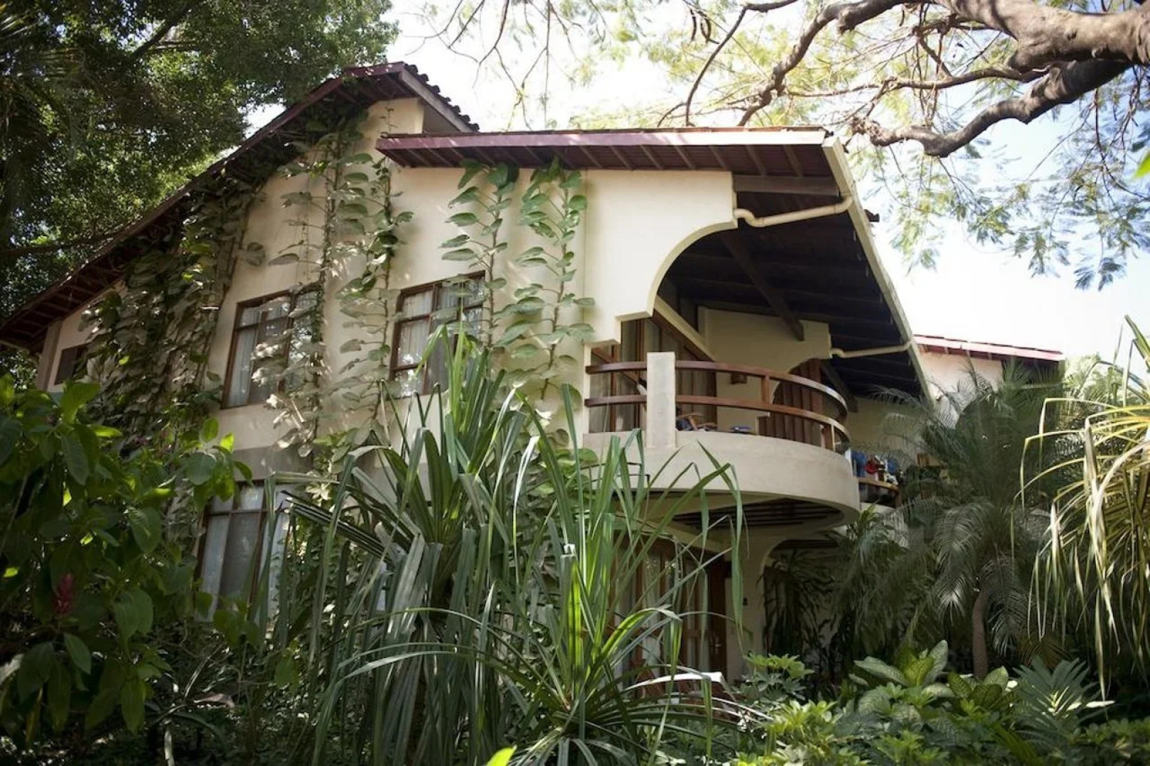 Capitán Suizo Beachfront Boutique Hotel