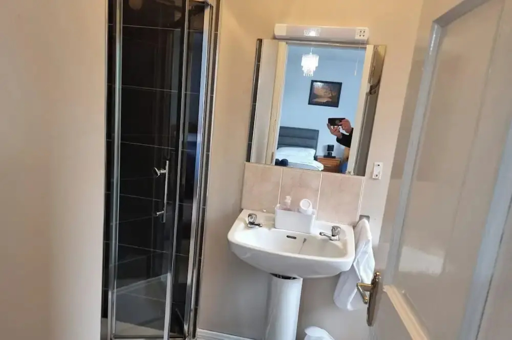 3 Bedrooms - Sleep 7 - Garden - Private Parking