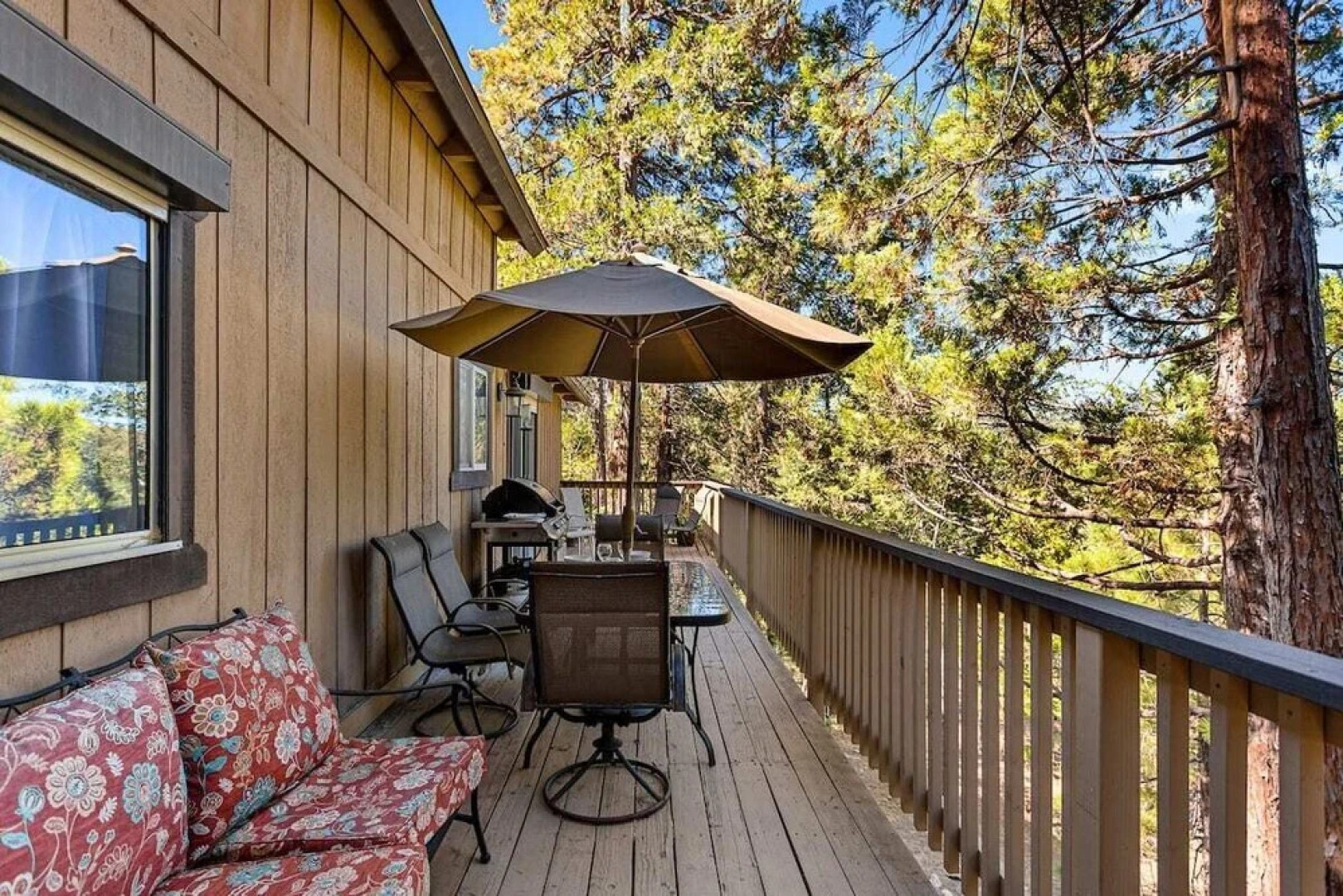 Pioneer Ridge by AvantStay Charming Hide Out Nestled In The Forest With BBQ