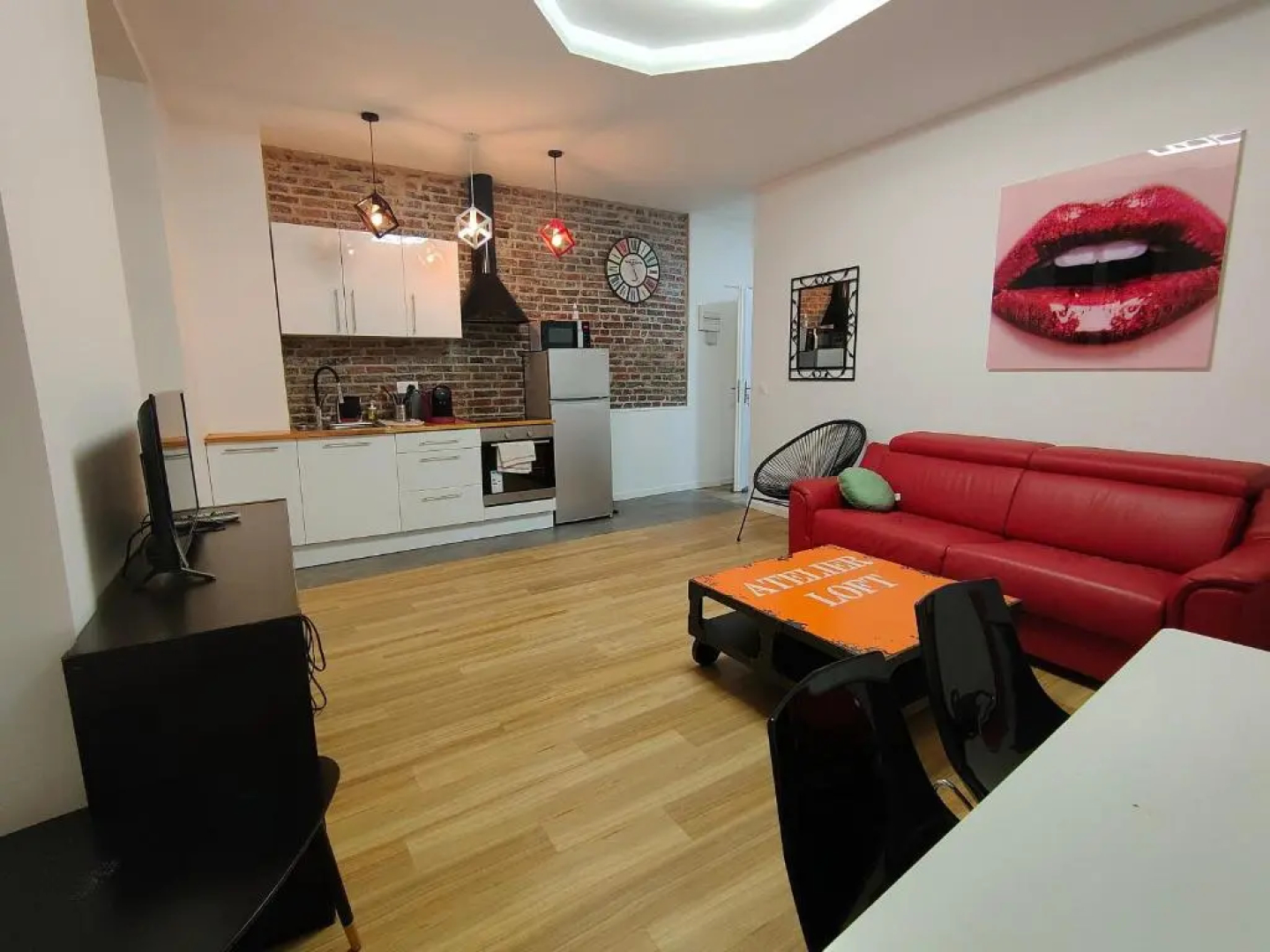 Les Lofts De Provins: Apt 4