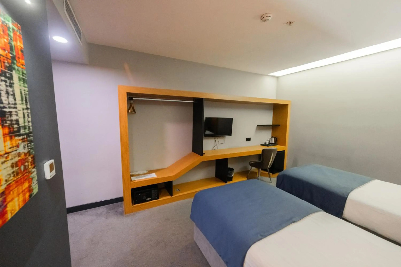 Roof 264 Hotel and Suites