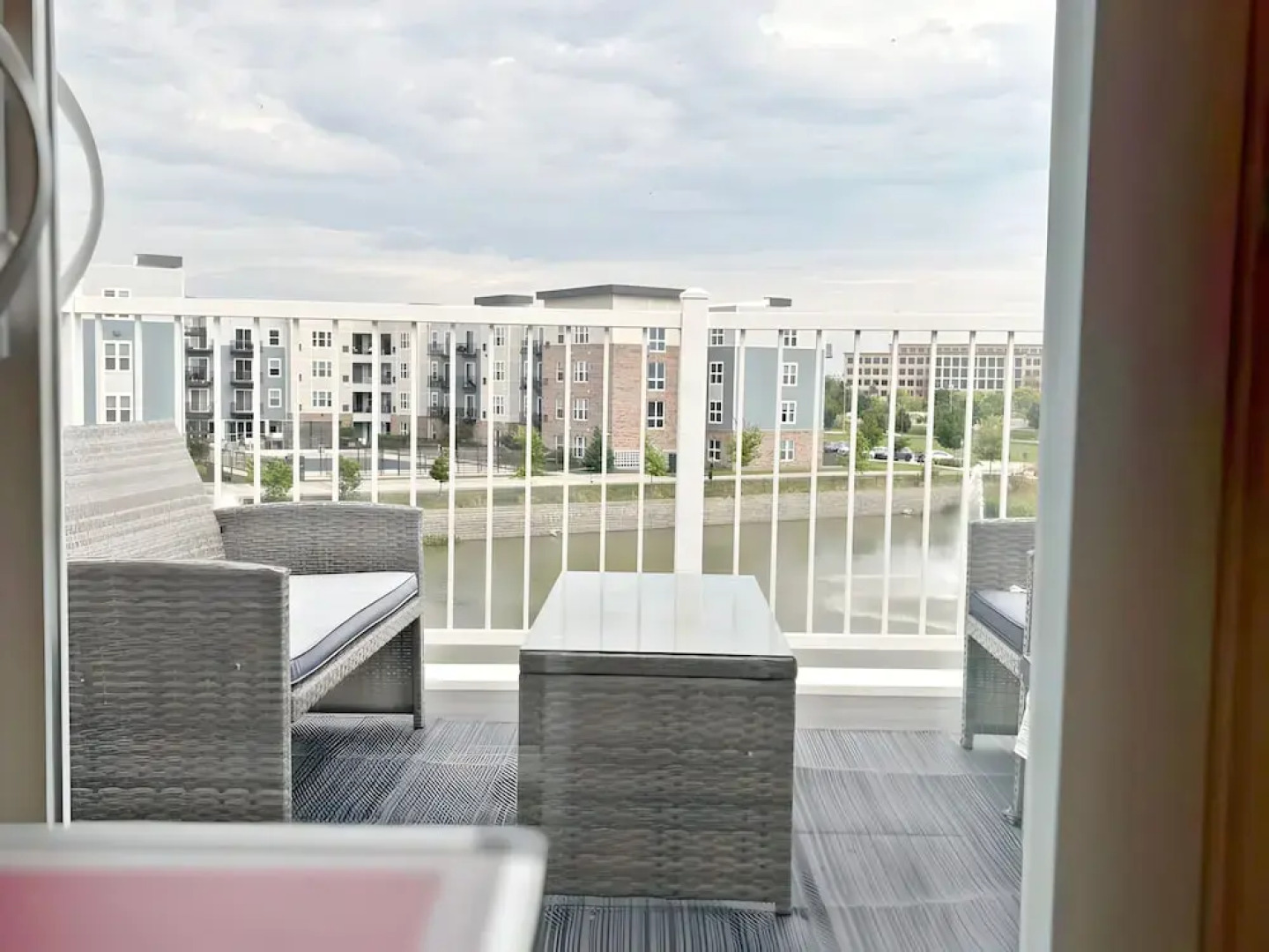 4BR Townhouse with Parking - WV rep 3