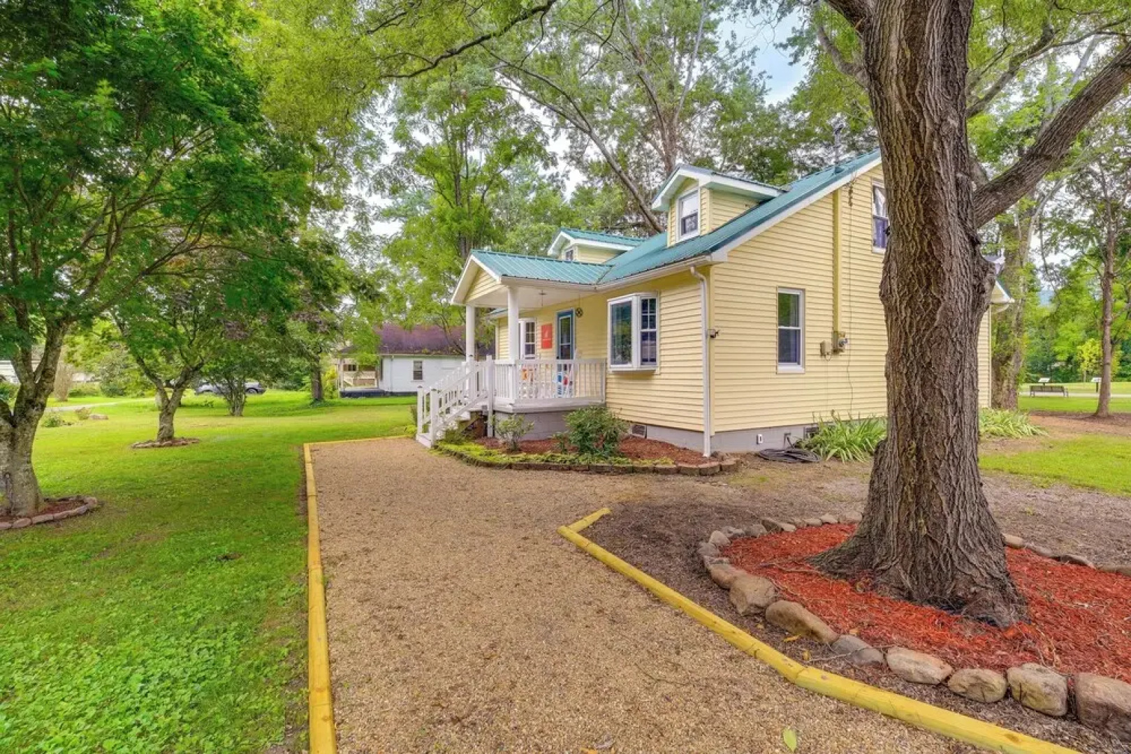 Updated Damascus Cottage on Appalachian Trail!