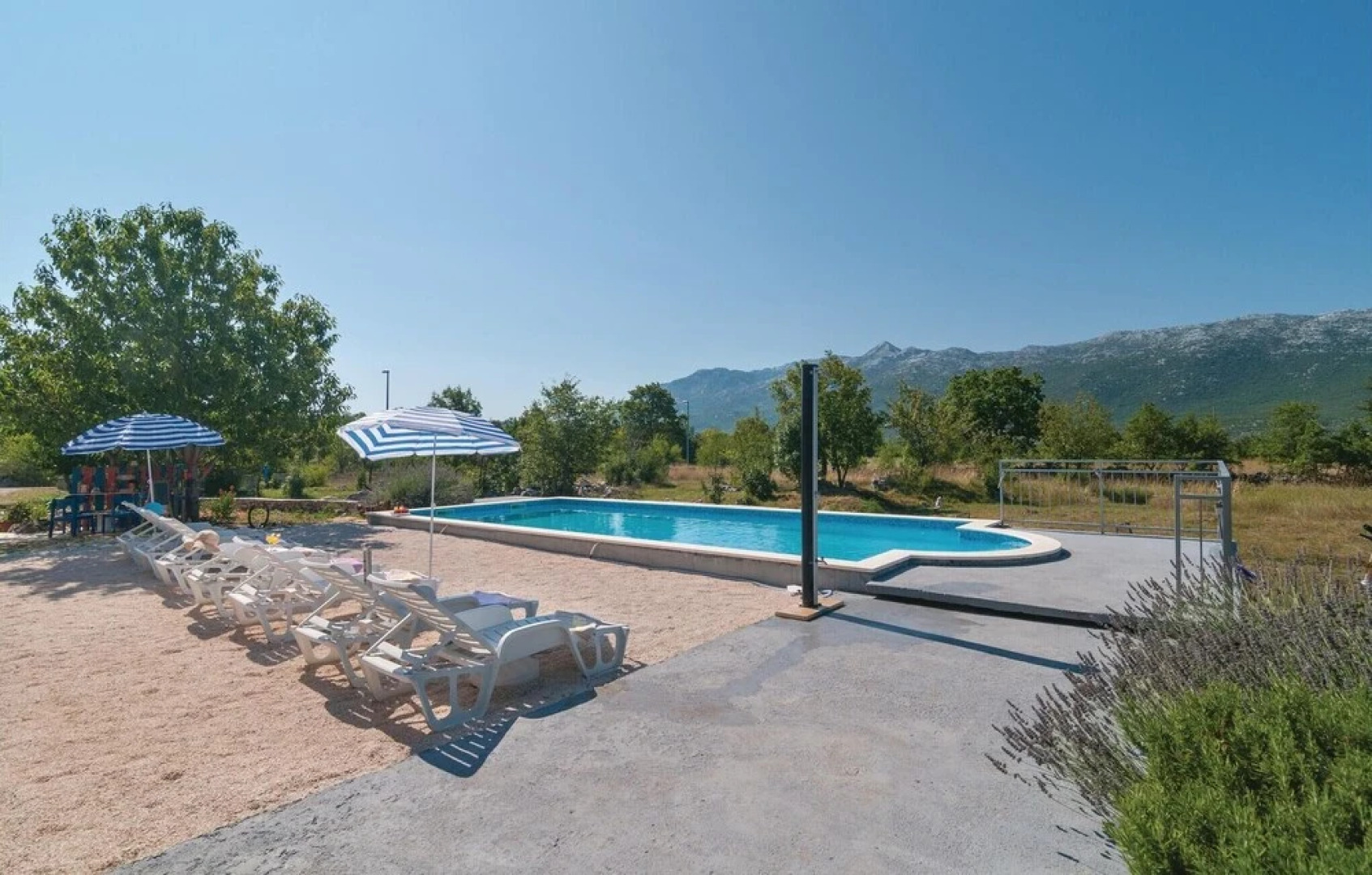 Awesome Home in Dugopolje With Wifi and 5 Bedrooms