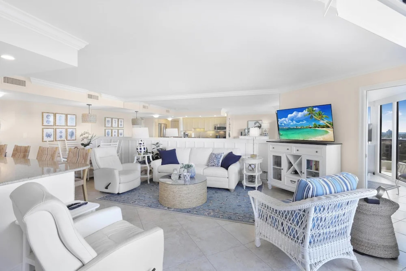 Cozy Beachfront Getaway With Pool and spa