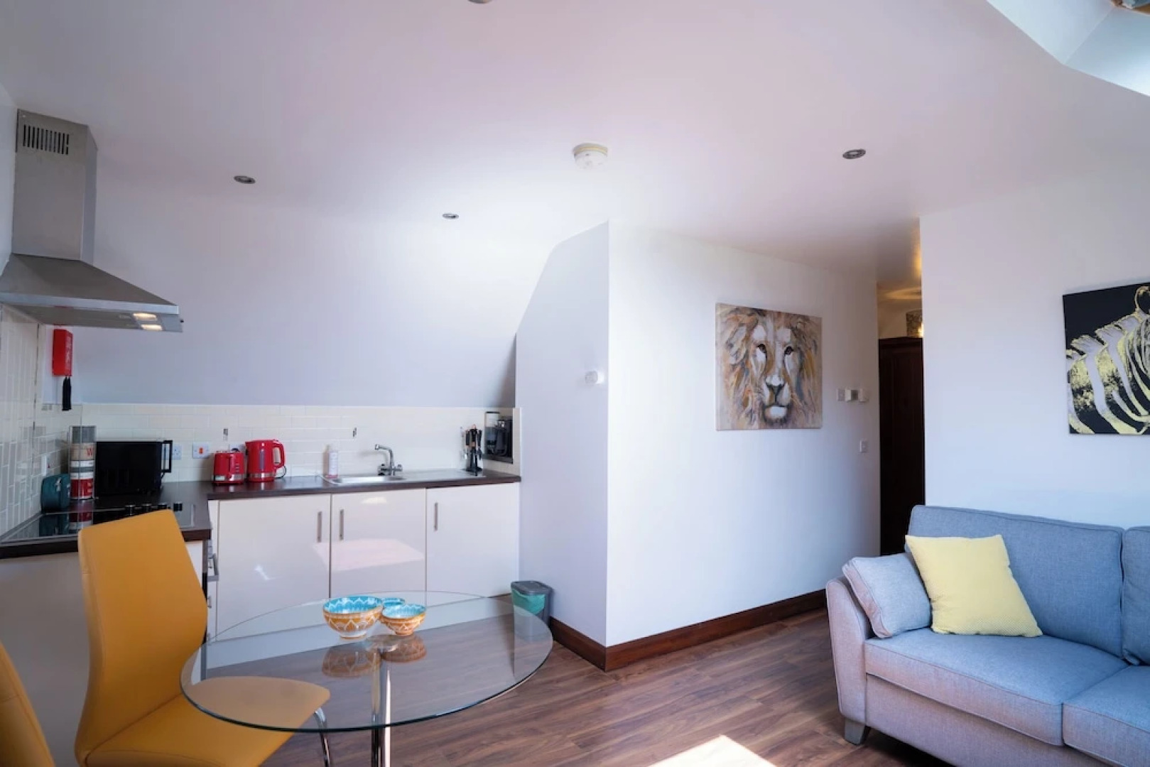 Limavady Cherry Tree Apartment, Sleeps 2 & Parking
