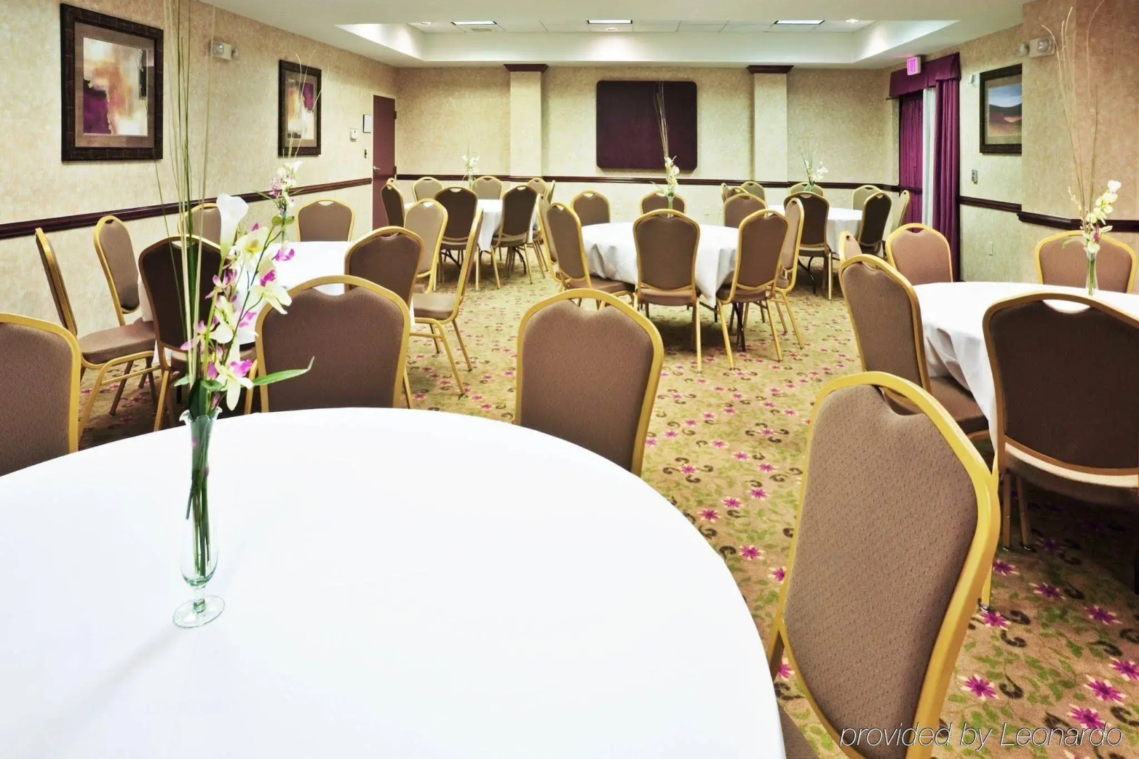 Holiday Inn Express & Suites Irving Conv Ctr - Las Colinas by IHG