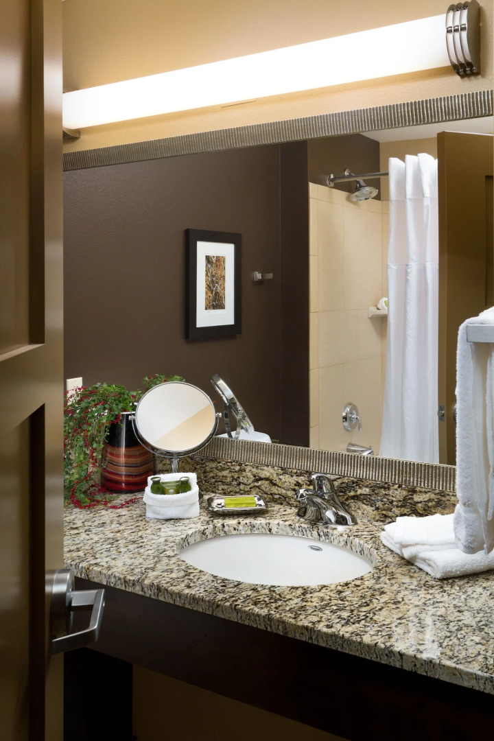 Clubhouse Hotel & Suites Pierre