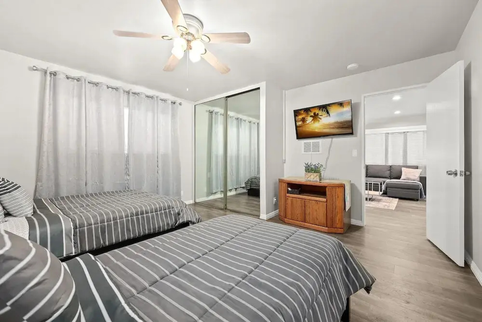 Stylish & Charming 15min to Downtown LA