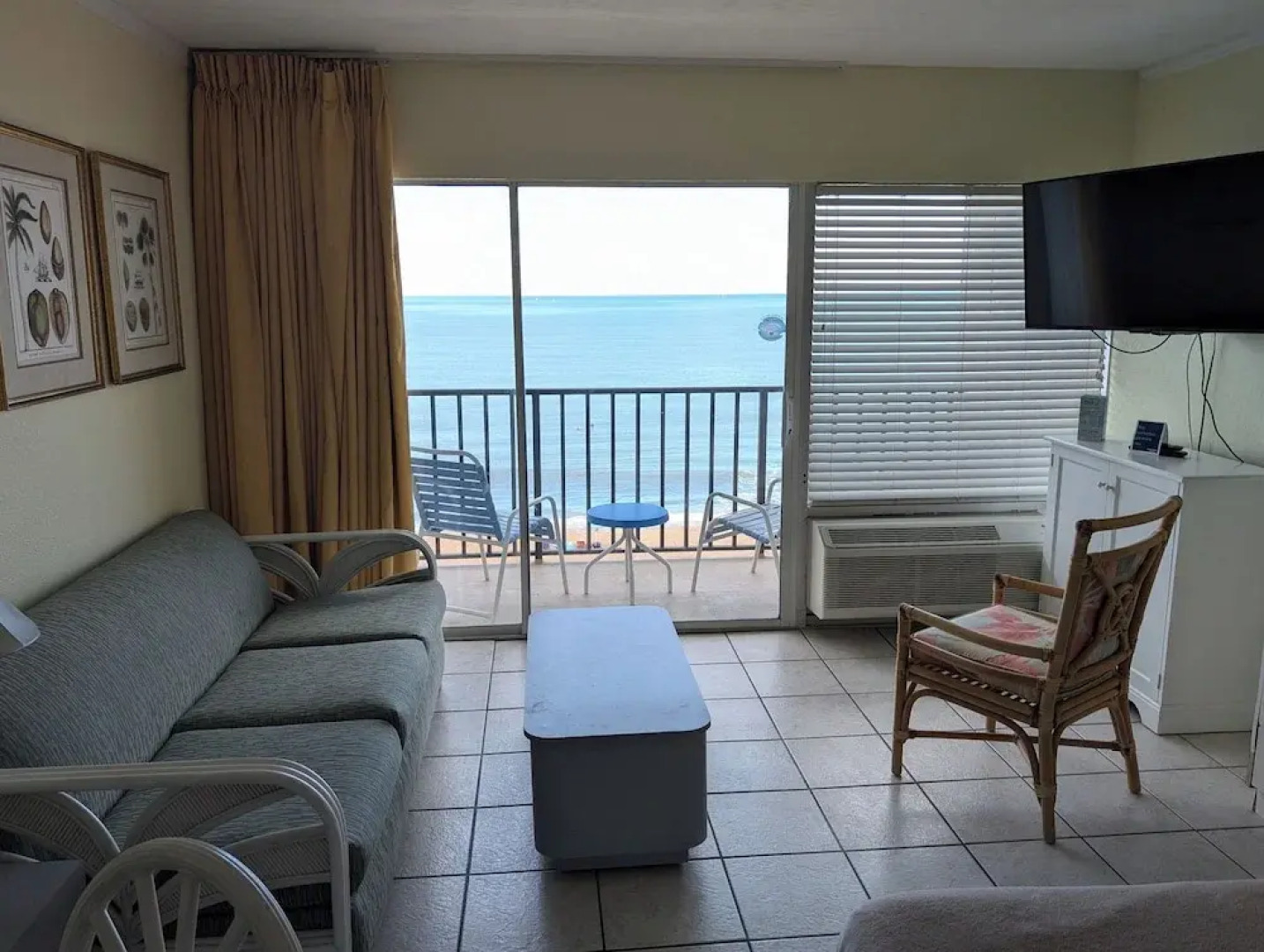 Traders Inn Beach Club