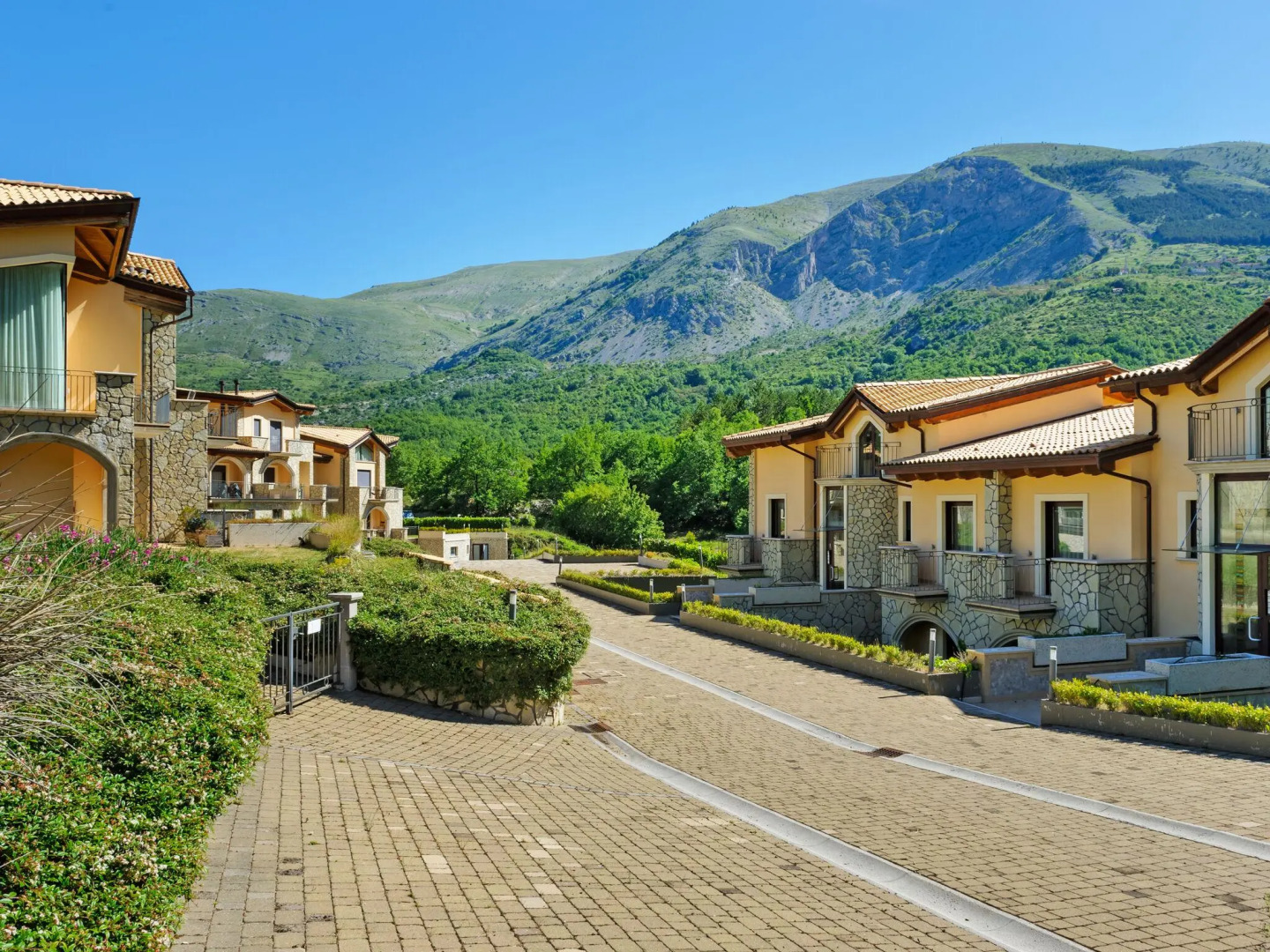 Valley-View Holiday Home in Scanno with Garden