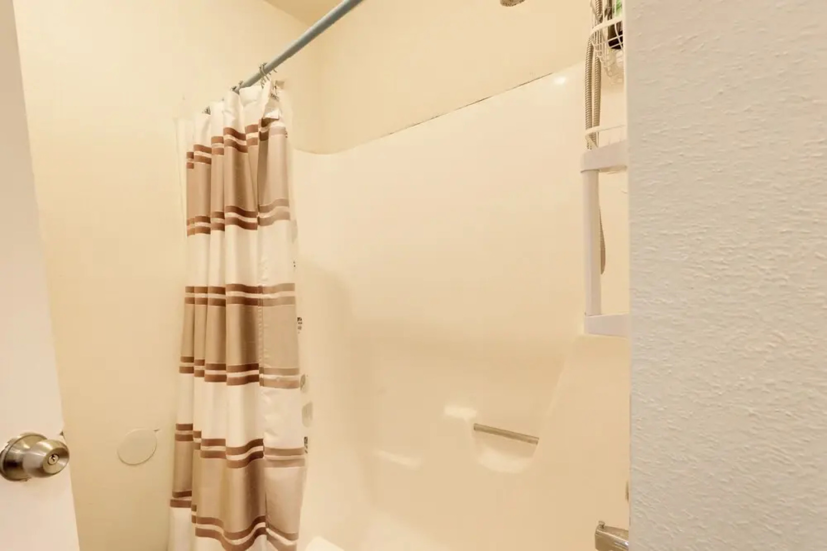 Houston Area Home w/ Yard - 5 Mi to Sugar Lakes!