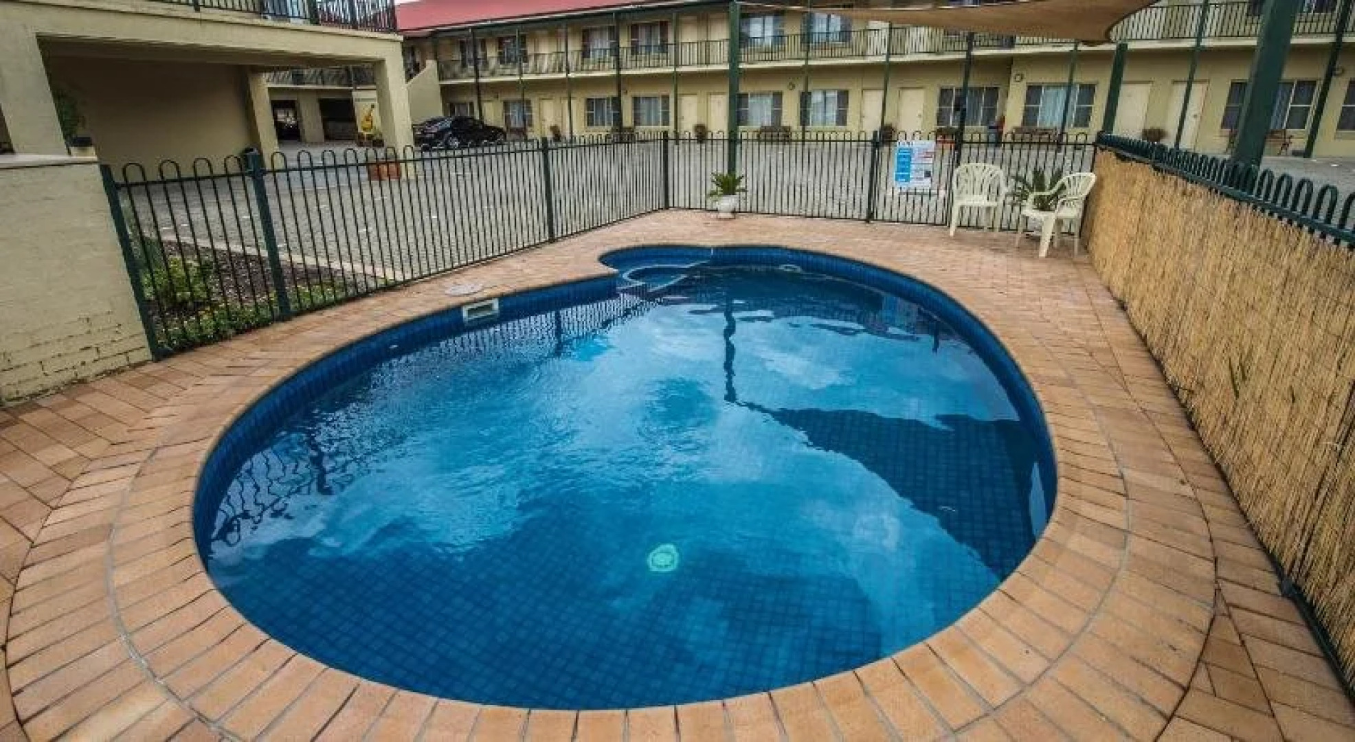 Golden Guitar Motor Inn