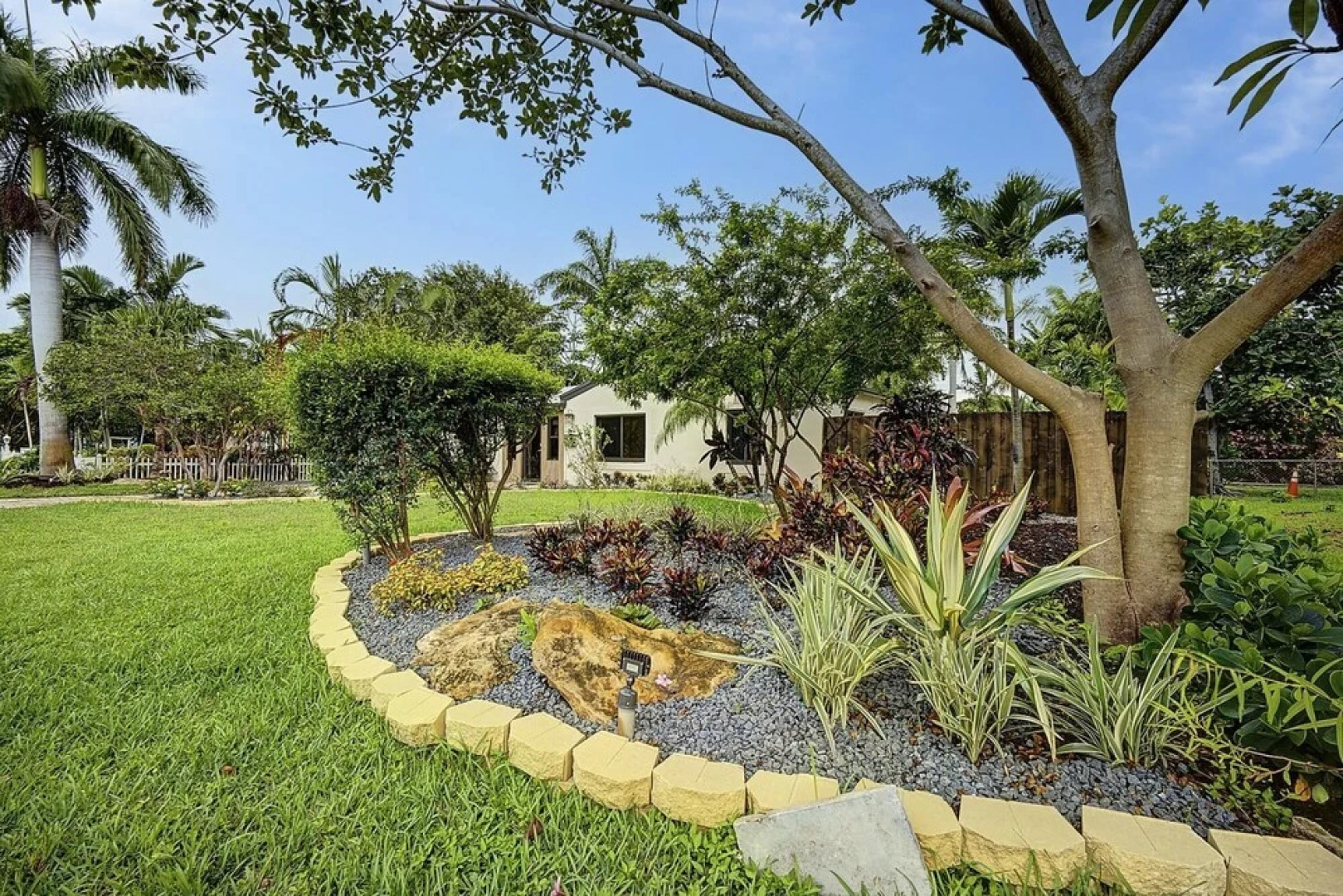 Fantastic 3 Bedroom Heated Salt Pool Home 3 Blocks From Wilton Drive